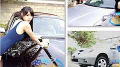 日本すごいな……!:スクール水着の女子が車を洗ってくれる「スク水洗車」サービス、秋葉原に登場 | ねとらぼ