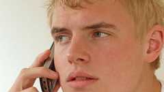 各国で「最後に母親に電話したのはいつなのか」を比較