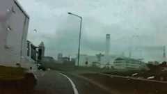 【動画】 トラック運転手が後続車に事故を知らせる為にとった行動が凄すぎるとネットで大反響 : 痛いニュース(ノ∀`)