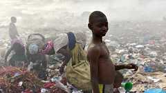 最貧国シエラレオネ、9月から教育無償化へ 大統領の公約