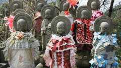 恨み言びっしりの絵馬、ロリータ服の水子地蔵……現代日本に息づく奇妙で真剣な信仰に迫る 小嶋独観「奉納百景」|好書好日