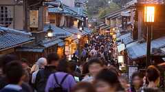 京都で”1泊2食付き”をやめる旅館が続出。「素泊まり」「飲食店の予約代行」にシフトの背景には外国人観光客の≪正直な本音≫があった