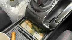 「たすけて」 クルマの中で味噌汁をひっくり返してしまった事故現場が悲惨すぎる | ねとらぼ