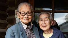 「今は犬1頭と猫1匹だけ…」借金3億を背負って「動物王国」を閉園したムツゴロウさん(86)が辿り着いた“北海道のログハウス生活”「今は自分が生きていくだけでやっとです」 | 文春オンライン