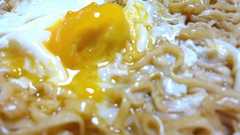 私が思う最強においしい「たまご乗せチキンラーメン」の作り方 - さよならいいこ