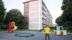 団地を愛しすぎた男「公団ウォーカー」管理人が選ぶ全国の”推し団地”! 団地さんぽで”ベランダで見分ける居室スペック””時代の遺物ダストシュート”など見どころも発見