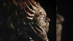 仏像の研究者が講座でコンクリート製の仏像の話をしたところ「国立博物館で本物を見て学んだほうが良い」と言われる→「本物の仏像とは何か?」という問い