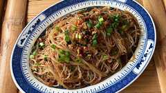 【中華で飲む】15分でパパッと完成! 螞蟻上樹(豚ひき肉と春雨の四川炒め)でビールをグビグビ! | イエノミスタイル 家飲みを楽しむ人の情報サイト