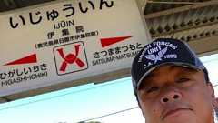 伊集院光 on Twitter: "今日もチャーハンを食べた。ものすごく子供連れの多い所なので、子供の大騒ぎは覚悟の上だが、観察していて興味深いのはうるさい子は、後でおもちゃを買ってあげるから静かに、的な条件を引き出し、静かな子はただただ当たり前のように静か。そういうものなんだよな。静かな子を褒める方法はないかな。"