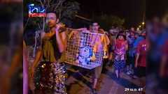 タイでは数ヶ月全然雨が降らないので、雨乞い儀式が行われた。本当は猫を入れないといけないけど、可哀想なのでドラえもんにしたらしい