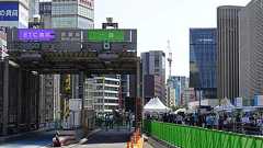 なぜ車道をつぶして歩道にするの?→「儲かる」からです! 全国で相次ぐ再整備のワケ 「高速道路廃止」も | 乗りものニュース