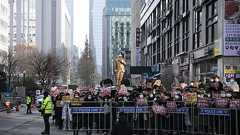 「男嫌いは出ていけ!」 韓国の若い男性のあいだに巻き起こる「反フェミニスト」運動 | その影響は政治にも