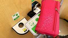 高速道SAPAの忘れ物に効果絶大? トイレに「巨大カギ」を設置した理由とは