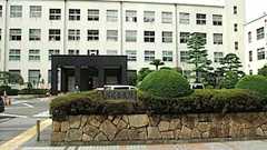 川崎市議会議長経営の介護施設、退職強要で元職員が提訴〜度重なる法令違反に改善命令も