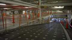 自動車7000台を運ぶ船が完全に立体駐車場