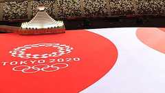 バッハ高笑い!?東京五輪「やってよかった」が77%も! | 女性自身