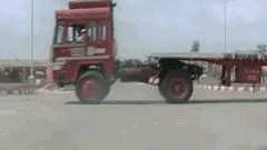 「インドのボリウッド映画では物理法則が機能しない」海外の反応 : 暇は無味無臭の劇薬