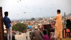 インドの凧揚げ祭りで「ガラスコーティングした鋭い糸」で喉を切り裂かれ子どもら6人が死亡