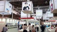 携帯電話向けカメラの進化の歴史が一目で分かる1枚の写真