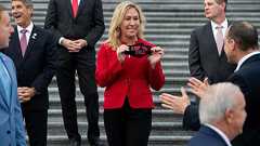 Qアノン信奉者の共和党新人議員、ペロシ氏殺害支持するSNS投稿で窮地