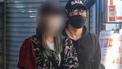 「妻が相手宅に押しかけ警察も出動」RADWIMPSギター桑原彰(36)が妻子を置いて20代元モデルと“お泊り不倫”《直撃に本人は「ほぼ事実です」》 | 文春オンライン