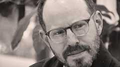 アリ・アスターに聞く新作『エディントンへようこそ』。「私たちはSNSがつくり出した世界に生きている」 | CINRA