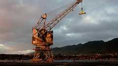 「そこそこ簡単で、それなりの給与と地位が約束される仕事」が消えた世の中では、見えにくい「弱者」が増えている。 | Books&Apps