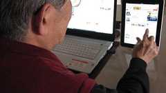 「なんだ朝日新聞は読めないのか」――高齢者がiPadを使ったら?