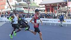 東京マラソン、沿道に7万2000人 観戦自粛要請も各所で人だかり…主催者「集まってしまった」/デイリースポーツ online