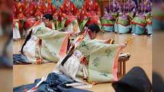 服飾史上の謎「日本人がネックレス・指輪・首輪・腕輪・耳輪をつけていないって、何故なのか未だに解明されていないんですよ」