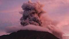 インドネシア火山、再び噴火