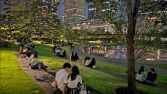 梅田に綺麗な公園が出来て一夜でイチャイチャスポットに→めっちゃ少子化対策なってるやん。若者は青春して家庭持つ幸せを感じて欲しい