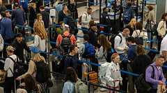 米感謝祭の空の便、政府閉鎖続けば「ほぼ停止」-運輸長官が警告