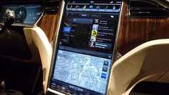 歩けば出会える最新ガジェット! 心拍数を読み取る服、機密文書を置けないテーブル……