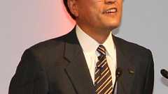 「auの本気度を見てほしい」――Androidスマートフォン「IS03」に賭けるKDDI