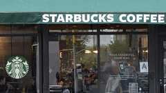 新CEOが発表したスタバの方針転換「コーヒーを買わないなら出ていけ!」 | 「トイレの利用だけでもOK」を撤回した狙いとは