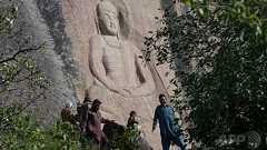 タリバン破壊の仏像修復、寛容の象徴に パキスタン・スワト渓谷