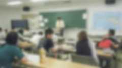 「カップラーメンを食べていた学生を注意しなかった」視覚障害のある教員に退職を迫り…岡山短大で起きた“障害者差別” | 文春オンライン