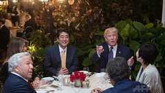 日米首脳、北ミサイル協議写真がSNSに 米政権の情報管理に批判