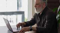 「定年退職したレガシーエンジニア」を高給で奪い合う企業の本懐