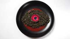 『東京喰種』コラボカフェのメニューが再現度高すぎると話題に!隻眼カレー、目玉ムース、まずいサンドイッチ… | ダ・ヴィンチWeb