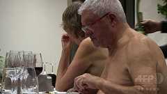 全裸でフレンチ! パリ初のヌーディストレストラン開店