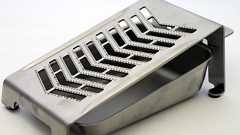 大根おろしに起きたパラダイムシフト 燕三条の金属加工メーカーが取り組んだ9900円の名品「17°」