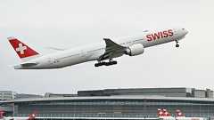 スイス機、乗客111人の荷物一つも載せず離陸 「職員不足」