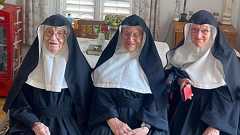 脱走した3人の修道女、SNSをやめることを条件に修道院に住む許可が出るがこれを拒否 | カラパイア