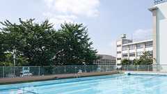 ジェンダーレス水着の導入校、さらに拡大 「性の悩み」だけではないニーズとは?