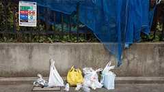 日本の複雑すぎる「ごみ出しルール」に、外国人記者のプライドは打ち砕かれて | 16ページにわたる解説書、大音量でやってくるごみ収集車