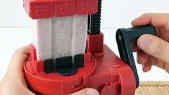 無茶しやがって…… タカラトミーアーツが固さに定評のある「あずきバー」を削る専用のかき氷機を開発 | ねとらぼ