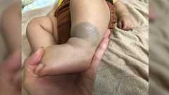 赤ちゃんの足の蒙古斑を見て、見知らぬおばちゃんに「虐待……」とこそこそ言われた話→同様の経験をした人、「知れてよかった」との声など