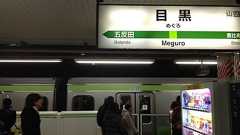 iPhoneは、ソフトバンクとauのどっちがいいの?山手線で実際に比べてみたら、驚愕の結果に…! : らばQ